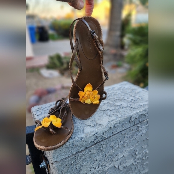 Bottega Veneta Sandals - Picture 1 of 9